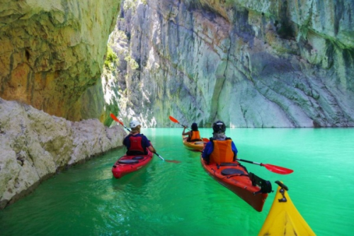 Kayak en el congosto de Montrebei. Pirineos