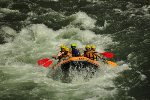 Rafting en el río Esera. Valle de Benasque. Prineos