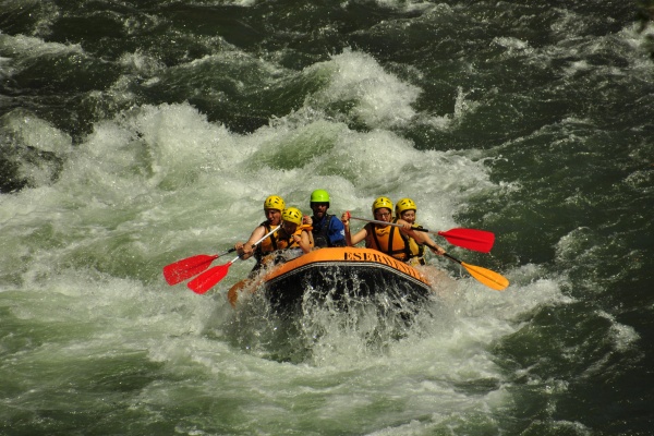 Rafting Esera River. Benasque Valley